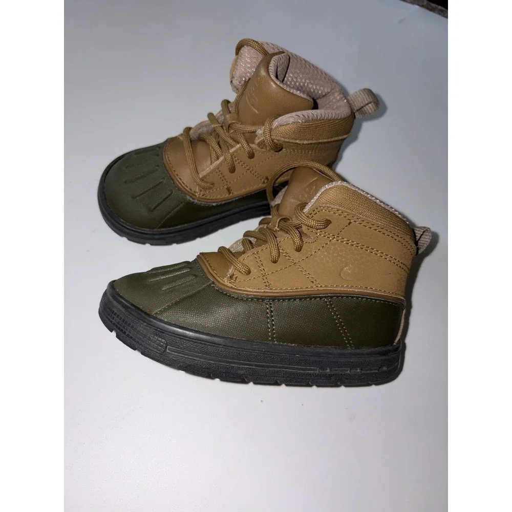NIKE ACG Woodside 2 High  Kids Outdoor Boots Tan Beige Green Size 8 C